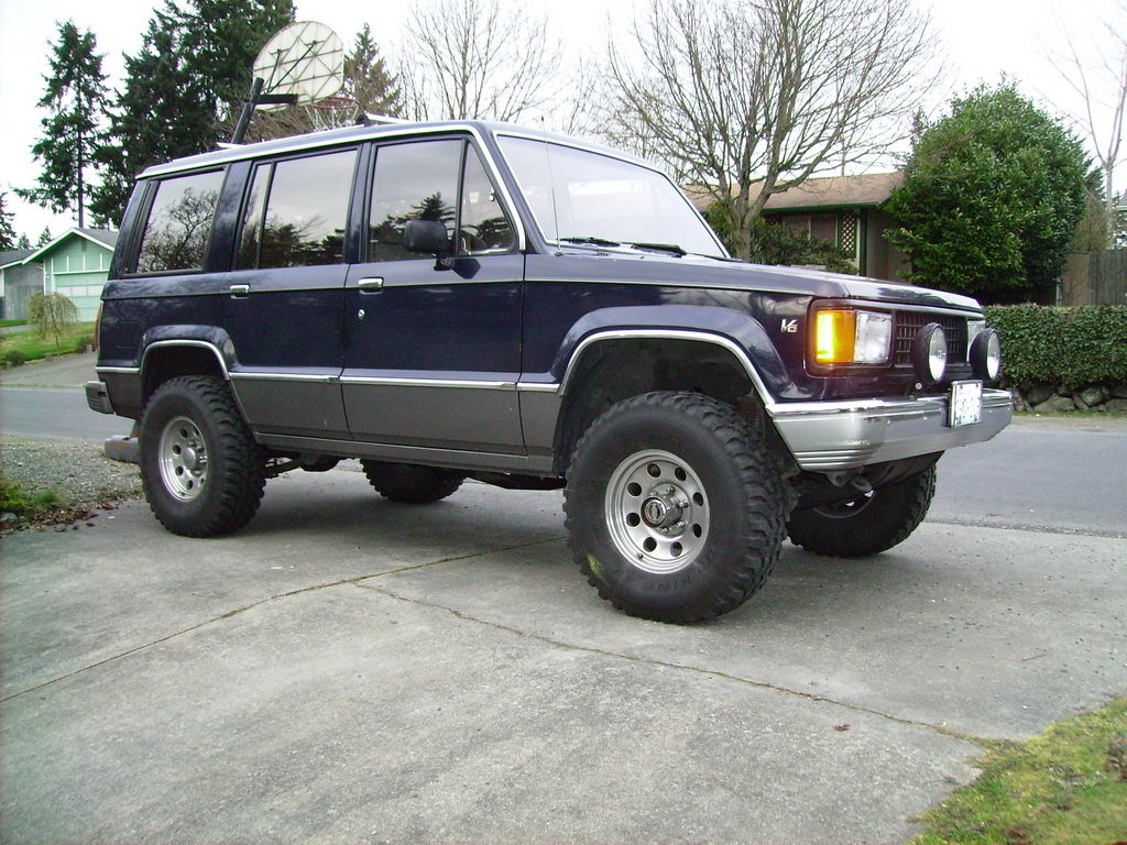 Isuzu trooper 2019